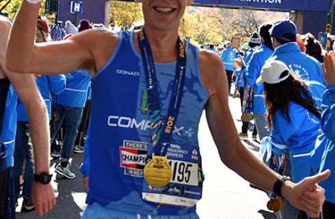 Massi won de New York marathon in een Donaci hardloopshirt dat we speciaal voor hem hebben gemaakt.