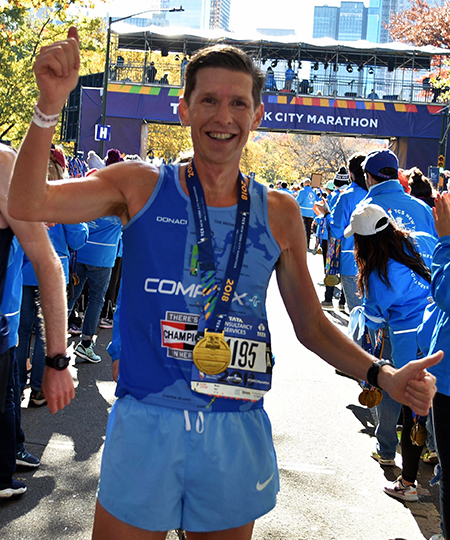 Massi won de New York marathon in een Donaci hardloopshirt dat we speciaal voor hem hebben gemaakt.